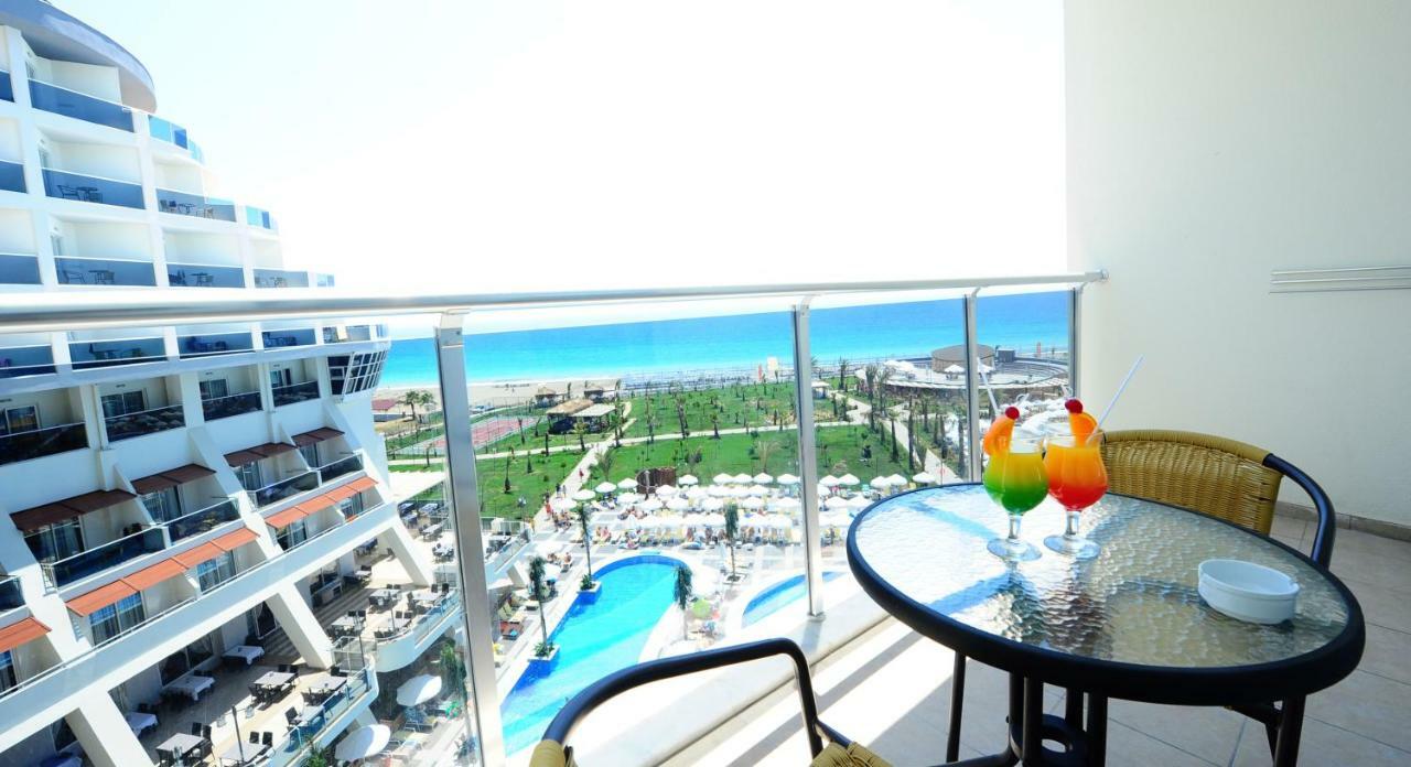 Double or Twin Room with Partial Sea View